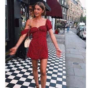 open lace back dress REALISATION PAR